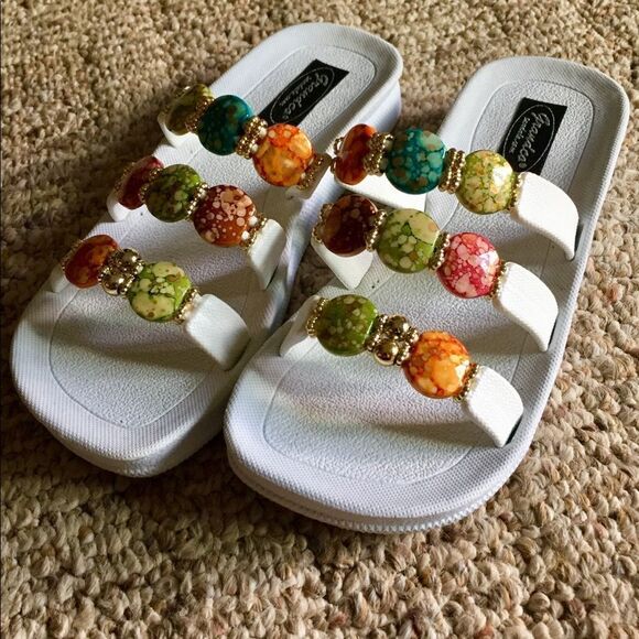 Extremely cute sandals by Grandco size 6 - Picture 1 of 3